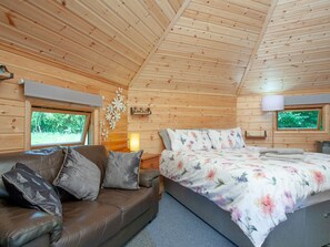 Interior | Coot Roundhouse - Ponsford Ponds, Knowle, near Cullompton