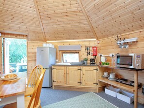 Interior | Coot Roundhouse - Ponsford Ponds, Knowle, near Cullompton