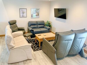 Living room | Dronefield Lodge, Somerton
