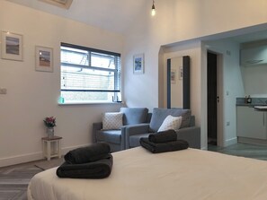 Studio | Whinacres Cottage @1894, Conwy Morfa