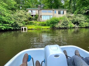 Boat right up to the home