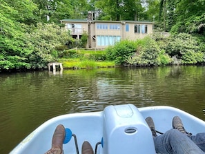 Boat right up to the home