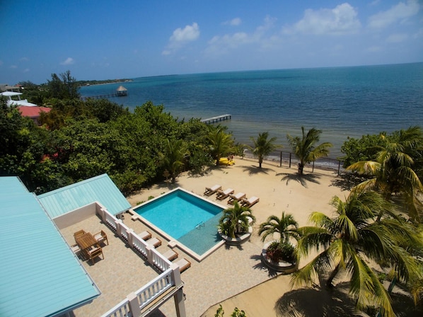 Large Oceanfront Villa with Pool, Close to Village (1554)