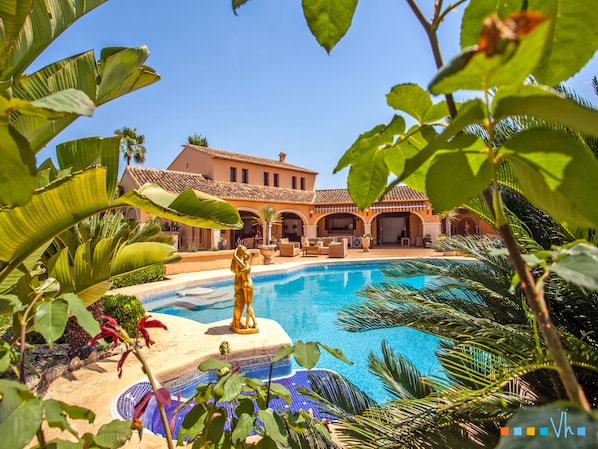 Ferienvilla mit privatem Pool und herrlichem Garten
