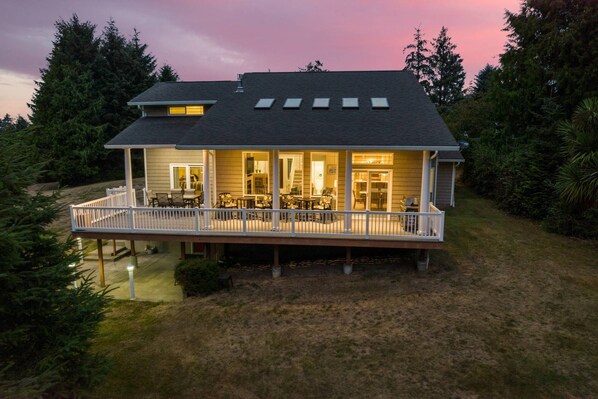 Perfect amount of space for large family’s lots to do in the area and around the home very clean, modern and beds are comfy!  -Jesus