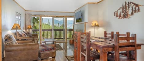 Spacious Family And Dining Areas with Amazing Views of the Continental Divide