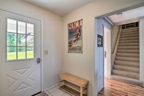 Entryway | 1 Step Required for Access | Keyless Entry