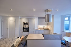 Beach Haven, Whitby - Host & Stay