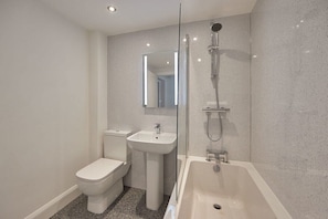 Beach Haven, Whitby - Host & Stay