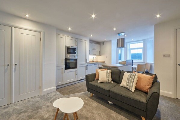 Beach Haven, Whitby - Host & Stay