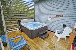 Surf-Or-Sound-Realty-951-Hottub-1