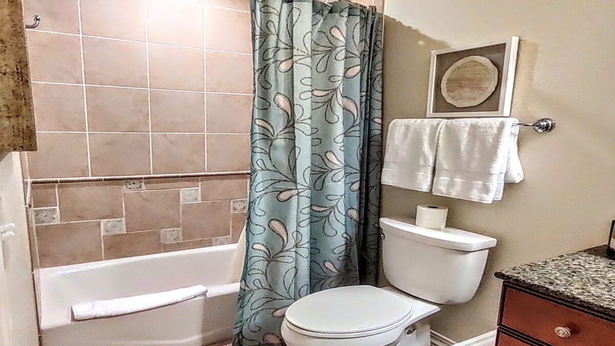 TreeTop Villa Double Master Only 9 miles to Disney World! 3 bed 3 bath