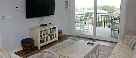 St. Augustine Beach Rentals Living Room (111KB)