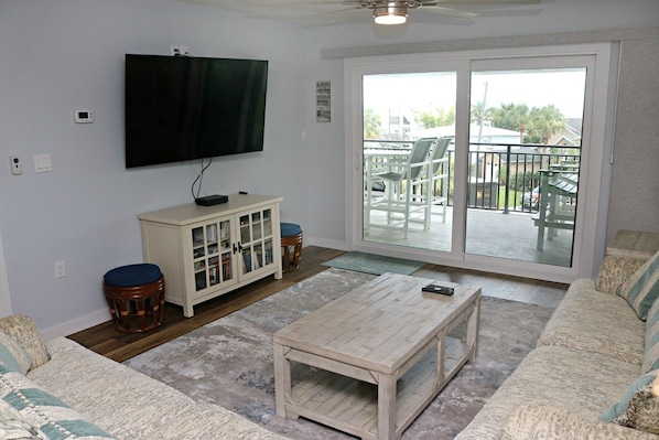 St. Augustine Beach Rentals Living Room (111KB)