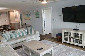 St. Augustine Beach Rentals Living Room (111KB)