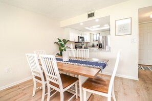 St. Augustine Beach Rentals Dining Room