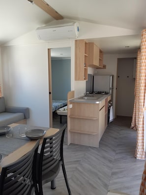 coté cuisine et chambre enfant