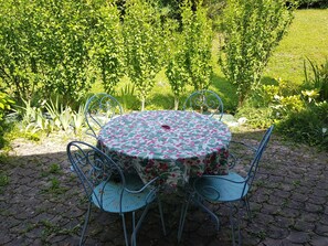 petite terrasse au calme pour un petit-déjeuner au lever du soleil