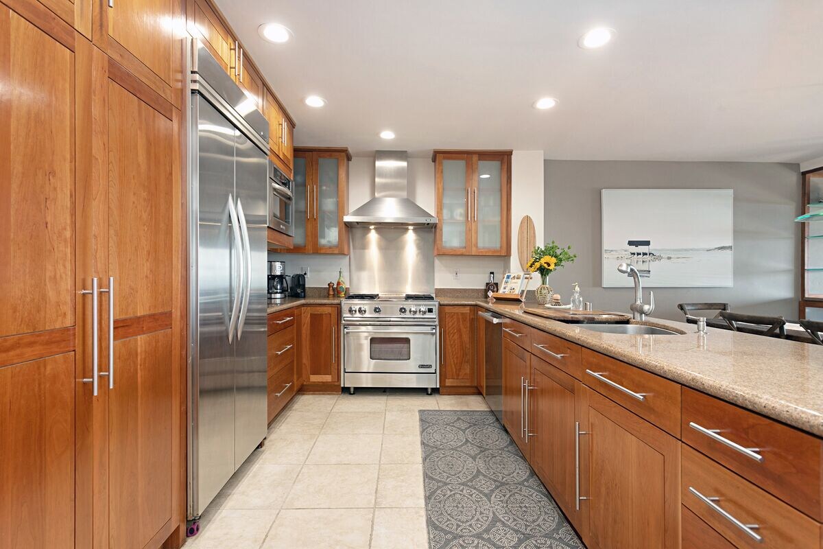 High End Oceanfront Home 2 min walk to Beach, Shops, Dining & More in Solana