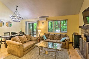Living Room | Free WiFi