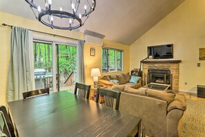 Living Room | 2-Story Townhome