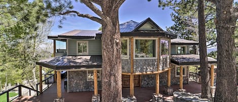 Reno Vacation Rental | 8BR | 4BA | 3 Stories | 6,000 Sq Ft