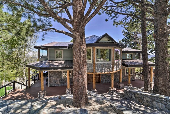 Reno Vacation Rental | 8BR | 4BA | Stairs Required | 6,000 Sq Ft