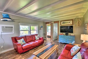 Living Room | Free High-Speed WiFi | Smart TV