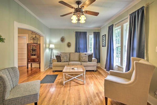 Hot Springs Vacation Rental | 2 BR | 1BA | 1-Story Cottage | 1,002 Sq Ft