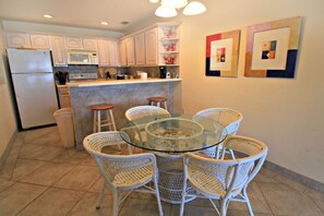 St Augustine Beach Rentals Dining area