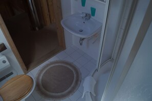Ferienhaus 16, Badezimmer, Waschbecken