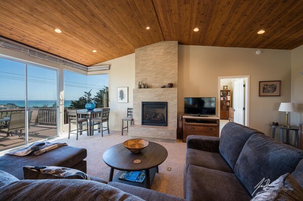 Open concept living space with Moonstone beach views.