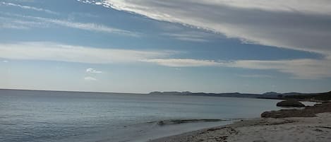 Spiaggia più vicina (verso destra)