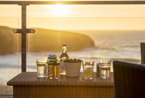 Trewalder, Treyarnon Bay. Outside: Watch the sunset over Treyarnon Bay from first floor bedrooms balcony