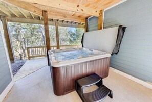 01-surf-or-sound-realty-961-buxton-sunsets-hot-tub-1