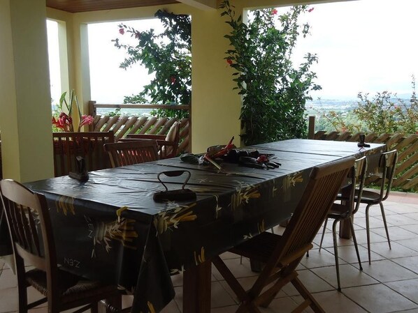 Outdoor dining