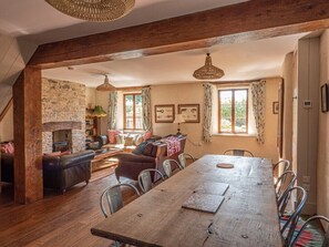 Main House dining area and lounge.