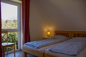 Doppelbett in der Inselblume 27 auf Fehmarn in Burg