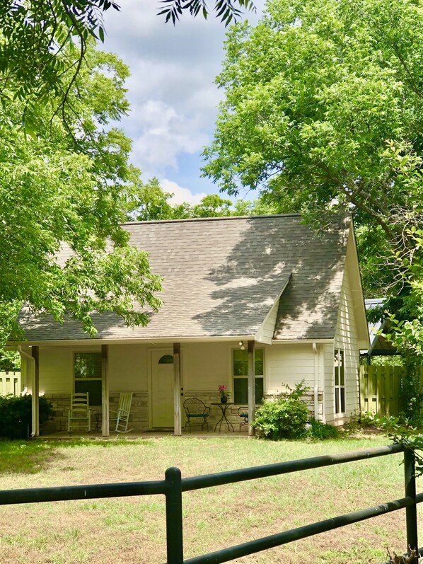 Quiet Country Guesthouse sits on 16 acre ranch with view of the pastures 