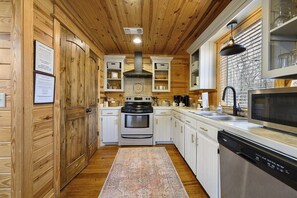 ColesCreek-Kitchen