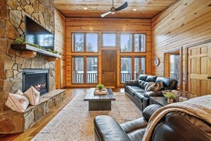 JourneysEnd-livingroom
