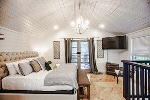 CherokeeRose-Bedroom Upstairs