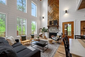 Ravenswood-livingroom