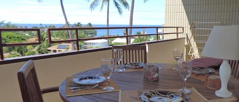 Dining on the lanai