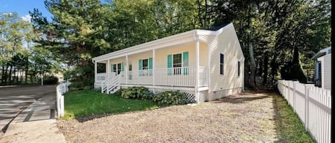 Quiet, forested, house on the end of street with lots of parking 