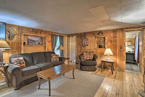 Living Room | 1-Story Cabin