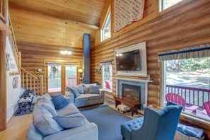 Living Room | 3-Story Cabin | Main Floor | Smart TV | Free WiFi