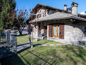 Ciel, Plante, Bâtiment, Propriété, Fenêtre, Arbre, Maison, Lot Terre, Chalet, Herbe