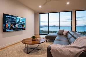Lounge Close-Up