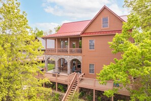 LAKESIDE EXTERIOR
